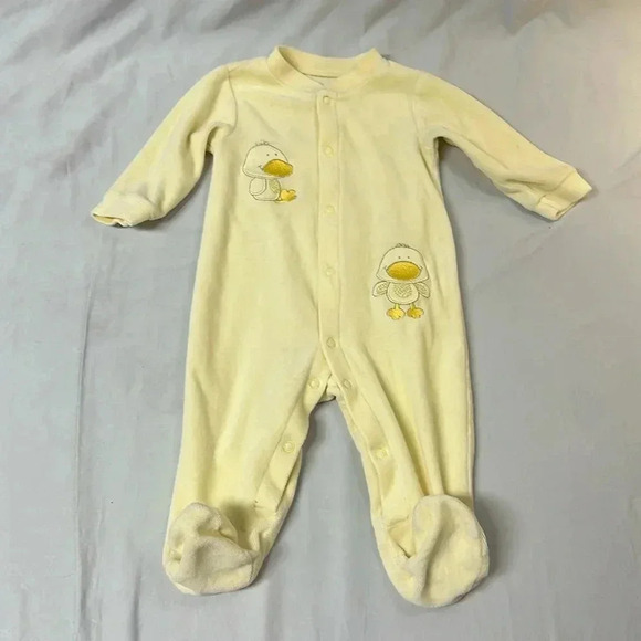 Love'n Cuddles - long sleeve footed velour sleeper. Size 6 months - Picture 1 of 4